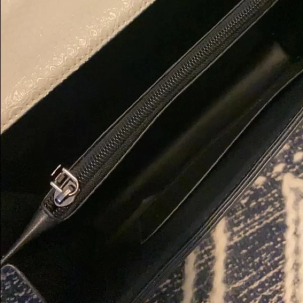 DEEPMEOW - Amazon Off-White Snake Print Crossbody Bag - Picture 3 of 5